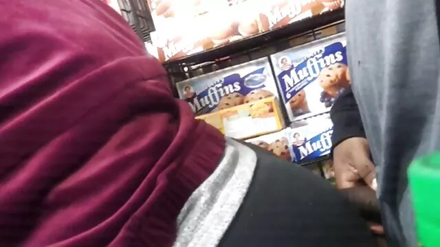 La lesbiana gordas tetonas españolas Charlotte se folla a su amiga con una máquina sexual