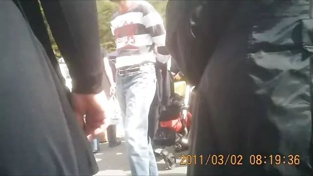 Tres lesbianas lamen coños en españoles follando casero la cama