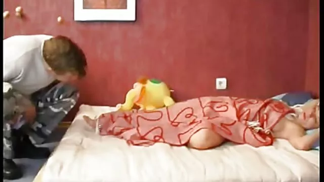 Adolescente tímida con trenzas es follada duro en el coño videos de españolas teniendo sexo y el culo