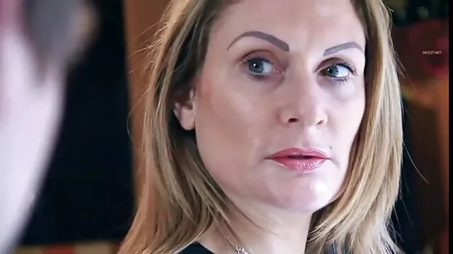 En una posición de lado, un ruso le fríe el folladas amateur españolas coño a un amigo