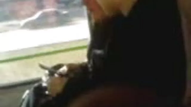 Nena flaca de videos gratis de españolas follando tetas pequeñas se la chupa a su amante