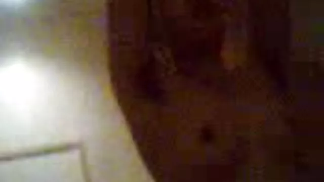 Sin ropa, lindas bellezas caminan por las calles xxx espanolas de la ciudad