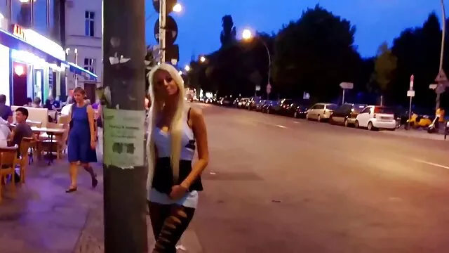 Estudiante sexy trajo a casa a un tipo mayor españolas follando xvideos y se lo folló mientras sus padres no están