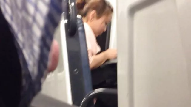 Chica en el folladas a españolas chat se lleva al orgasmo follando el coño con un consolador