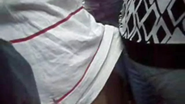 Hermosa chica desnuda deambula por las concurridas calles de maduras gordas españolas follando la ciudad