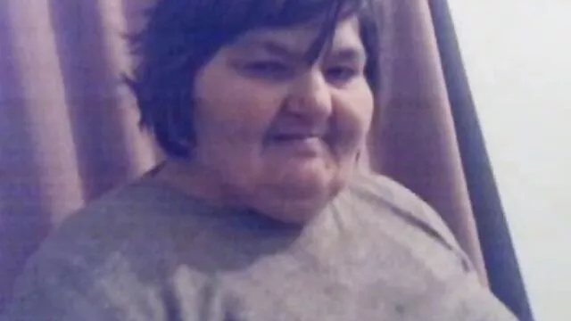 Cita caliente le hace maduras españolas aficionadas una paja con los pies a un chico