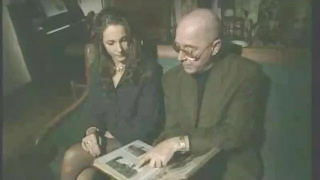 Dos chicas videos sumisas españolas y un maduro se lo follan