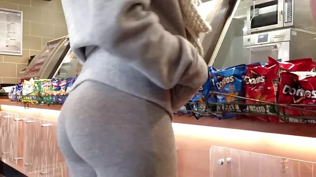 La perra rusa Margarita se masturba el coño españolas follabdo en el chat