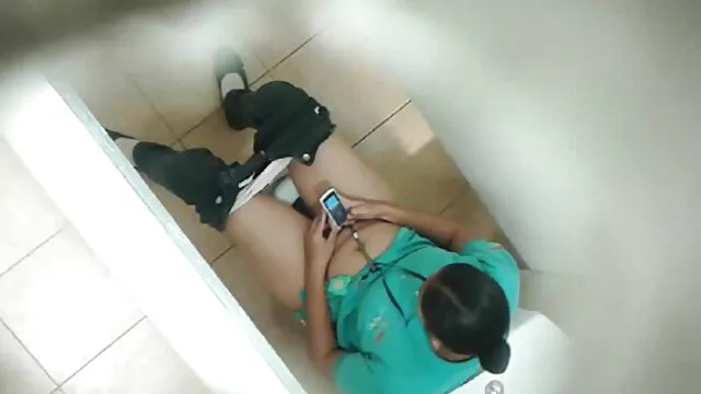 Dos pervertidos se divierten en el pono maduras españolas granero