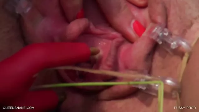 Chica de ébano disfruta del sexo maduras españolas tetonas follando con un gran falo negro