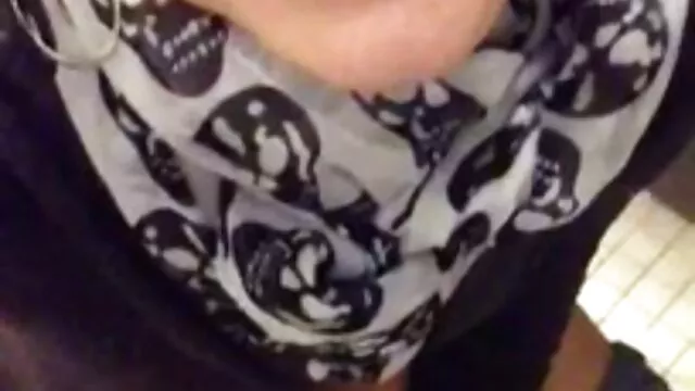 Maduro celebrando una despedida de soltero con putas españolas folando