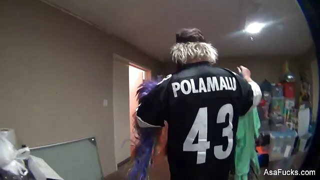 Adorable rubia se pirno españolas corre de un fetiche de pies