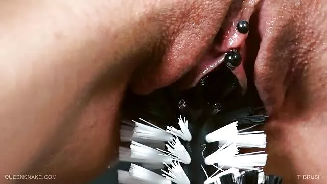 Cuatro lesbianas se divierten en españolas follamdo la piscina