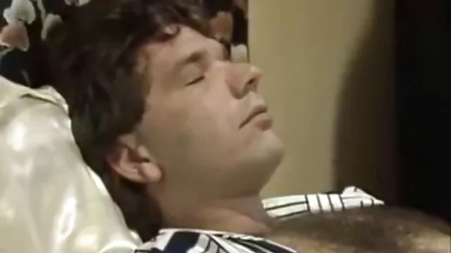 Una joven francesa cayó fácilmente en la videos x de maduras españolas tentación de un guapo profesor