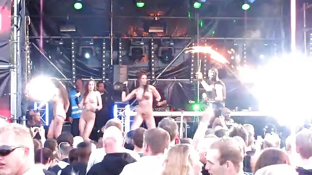 Casey masturba apasionadamente a españolas follando videos caseros un negro y le chupa el pene