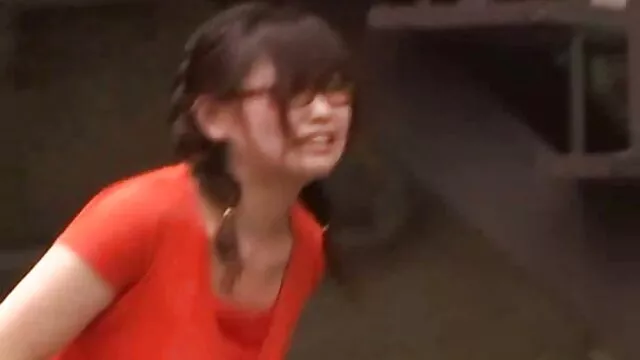 Chica sexy acaricia el coño y las tetas falsas por el culo a españolas