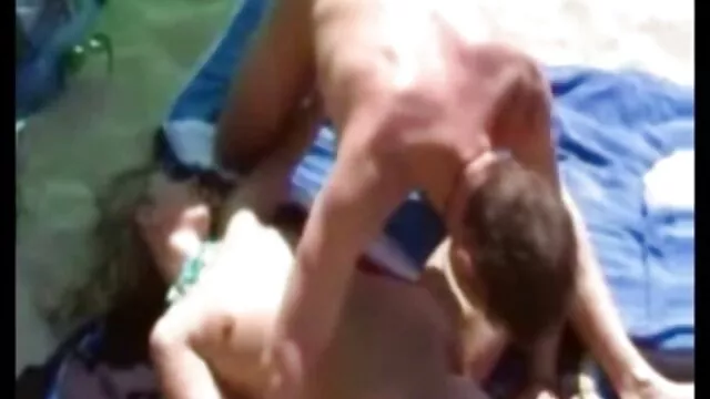 Super xxx tetonas españolas show erótico de la rubia tetona Merelin