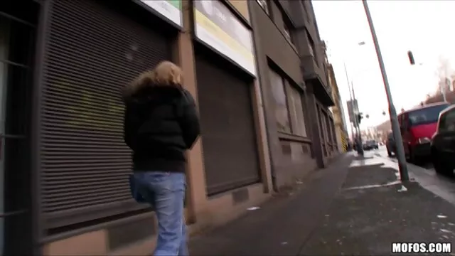 El españolas calientes follando macho ruso dio un paseo a la chica en un yate y la voló