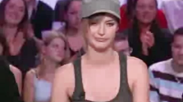 Viejo videos de sexo gratis españolas con gafas bañó a la chica en la ducha y se la folló