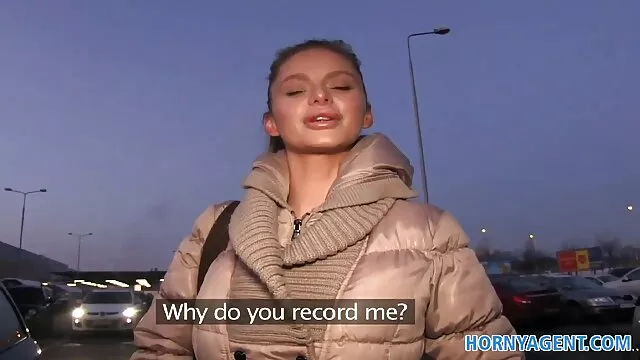 La joven tias españolas xxx Kaitlyn folla con un negro maduro