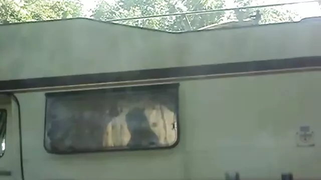 La linda Minnie acaricia su cerdas españolas follando coño con confianza