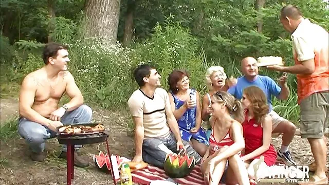 Fetichista de prono española pies se excita salvajemente con sus hermosos pies