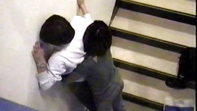 Chica cachonda mete españolas fornicando los dedos en la vagina