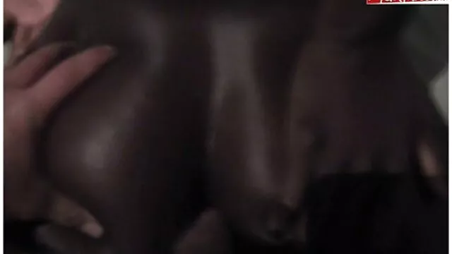 Perra de tetas grandes es traviesa con su agujero españolas gritonas follando